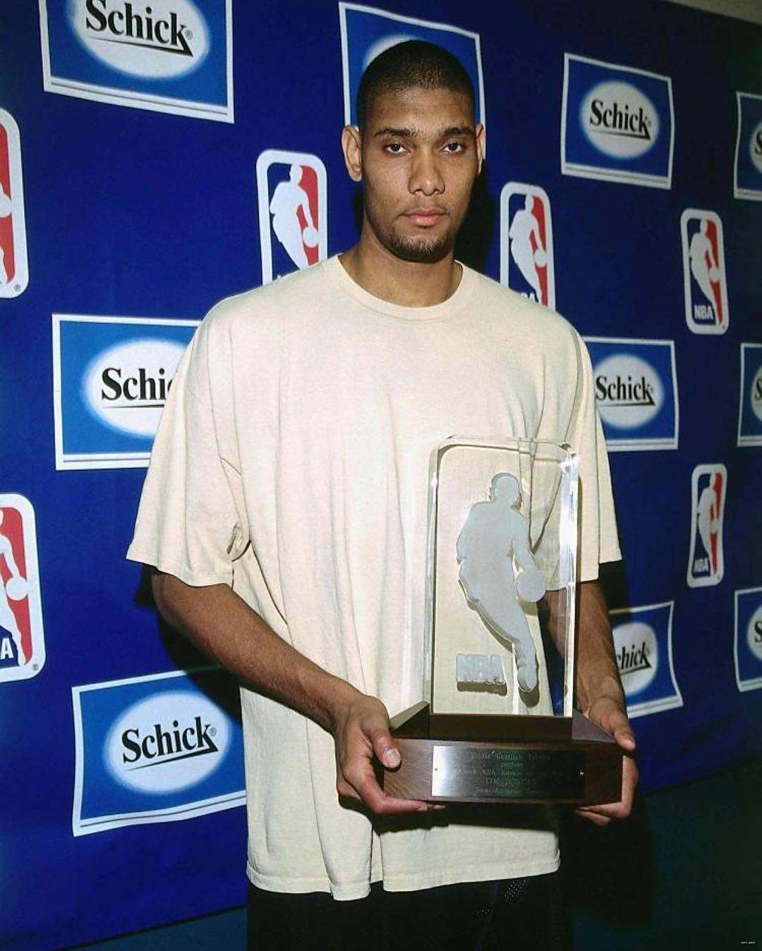 孙兴慜德转身价下跌300万欧，最新身价为1700万欧（德转更新：孙兴慜身价降至1700万欧，较此前下跌300万欧）