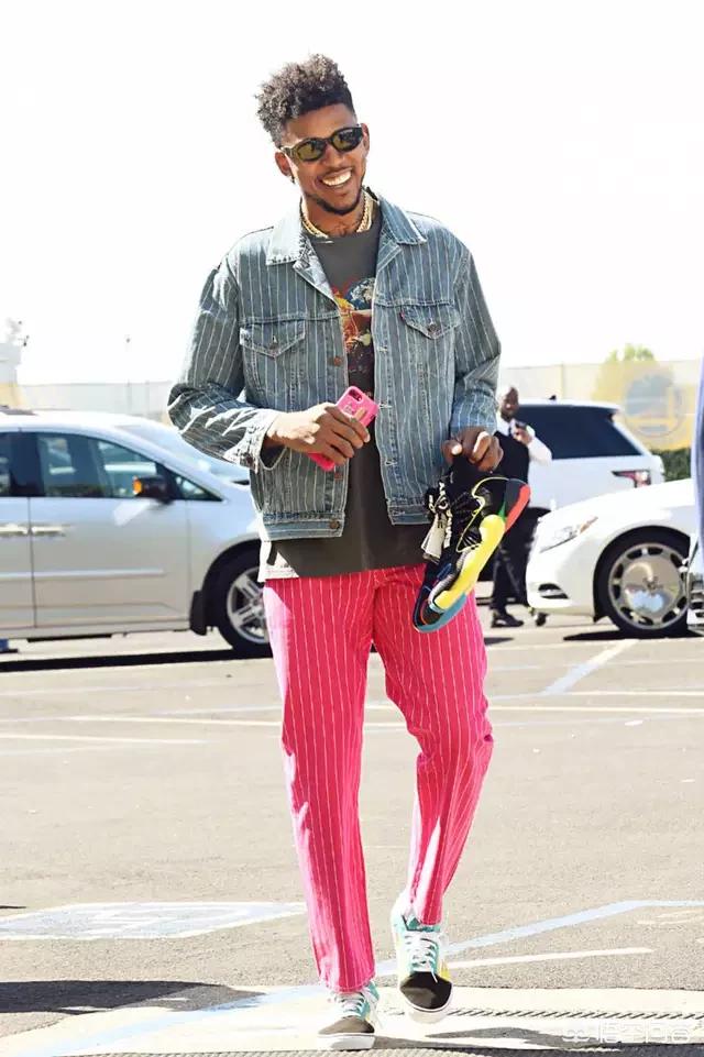 康宁汉姆半场15分7助攻，斯图尔特变身进攻端奇兵（康宁汉姆半场轰15分7助，斯图尔特化身进攻奇兵）